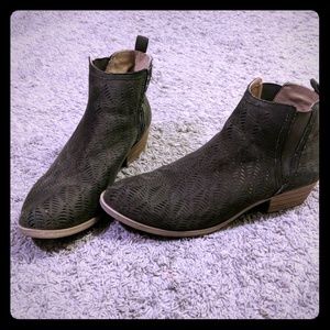 Leaf Patterned Boots